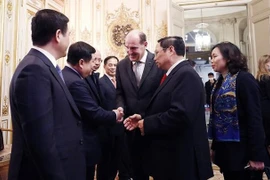 Primer ministro vietnamita se reúne con su homólogo francés Jean Castex