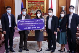 Provincia laosiana apoya esfuerzos de respuesta al COVID-19 en Vietnam