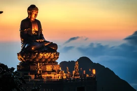 Vietnam logra récord Guinness por la estatua de Buda ubicada en lugar más alto de Asia
