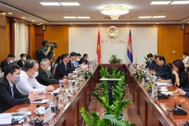 Vietnam y Camboya refuerzan cooperación en comercio, industria y energía 