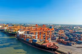Aumenta volumen de mercancías despachadas por puertos marítimos de Vietnam 