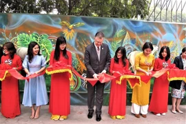 Inauguran mural sobre protección de medio ambiente en Hanoi
