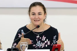 Curso financiado por Australia ayuda a mejorar trabajo social para mujeres y niños abusados ​​