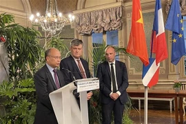 Vietnam fomenta intercambios económicos y culturales con localidades francesas