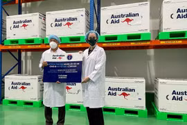 Recibe Vietnam 403 mil dosis de vacunas contra COVID-19 donadas por Australia