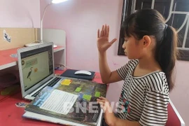 Numerosas entidades donan computadoras a alumnos vientamitas afectados por COVID-19