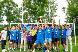 Vietnamitas organizan torneo de fútbol en Francia