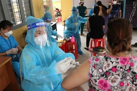 Provincia vietnamita de Binh Duong avanza en vacunación masiva
