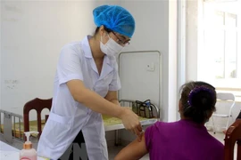 Voluntarios reciben primeras inyecciones en II fase del ensayo clínico de vacuna vietnamita Covivac