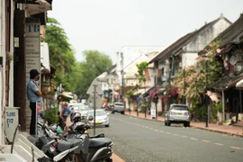 Recomiendan a vietnamitas en Laos fortalecer medidas contra el COVID-19