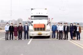 China otorga suministros médicos contra el COVID-19 a provincias vietnamitas 