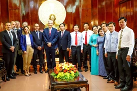 Vietnam y Francia impulsan cooperación en diversos sectores