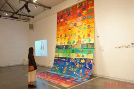 Exposición de pinturas busca elevar concienciación sobre autismo