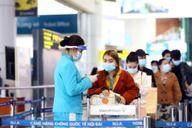 Pasajeros aéreos deben realizar declaración médica electrónica en Vietnam