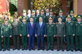 Primer ministro de Vietnam felicita a unidades militares en ocasión del Tet 