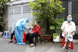 Ciudad Ho Chi Minh proyecta completar vacunación de personas mayores de 18 años en 2021
