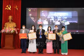 Premian a ganadores del concurso en promoción del aprendizaje del idioma vietnamita en ultramar