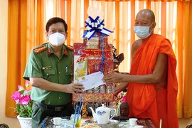 Felicitan a comunidad de Khmer en Bac Lieu por el Festival Sene Dolta
