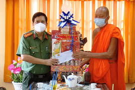Felicitan a comunidad de Khmer en Bac Lieu por el Festival Sene Dolta