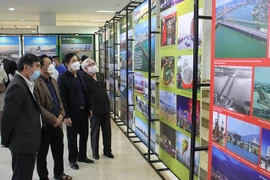 Efectúan en Da Nang exposición fotográfica sobre los puentes locales