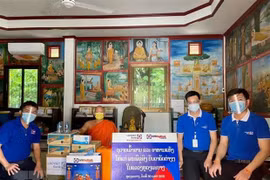 Comunidad vietnamita en Laos se une al gobierno local en prevención y control del COVID-19