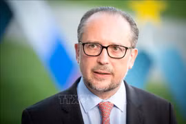 Felicita primer ministro de Vietnam a nuevo canciller federal de Austria