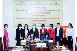 Vietnam recibe kits esenciales para ayudar a mujeres afectadas por COVID-19
