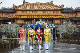 Provincia vietnamita celebra programa para resaltar valores de Ao Dai
