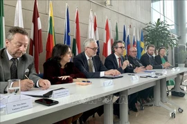 UE busca hacer llegar pronto a Vietnam vacunas contra el COVID-19