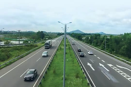 Laos estudia nueva carretera para conectar Vientiane con Vietnam