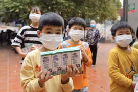 Programa ayuda a los niños de Hanoi a regresar a la escuela 