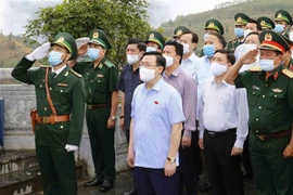 Presidente del Parlamento inspecciona preparativos para las elecciones en Ha Giang 