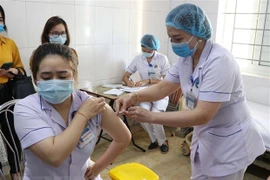 Casi 68 mil personas vacunadas contra COVID-19 en Vietnam 