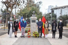 Vietnamitas en Chile y Rusia rinden homenaje al Presidente Ho Chi Minh