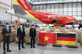 Comunidad vietnamita en Alemania apoya lucha contra el COVID-19 en Vietnam 