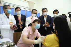 Vietnam prueba en humanos su segunda vacuna contra el COVID-19