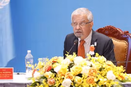 Vietnam concede distinción a coordinador residente de la ONU