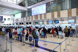Personal de aeropuertos principales en Vietnam da negativo en pruebas de SARS-CoV-2