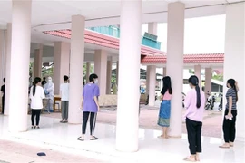 Vietnamitas en Laos se apoyan para superar la pandemia