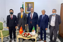 Fortalecen cooperación entre Partido Comunista de Vietnam y Frente de Liberación Nacional de Argelia