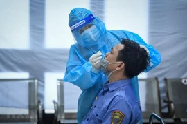 Vietnam reduce el número de casos diarios del COVID-19