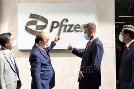 Presidente de Vietnam urge a Pfizer a asegurar suministro de vacunas 