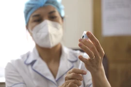 Planean inyectar vacuna contra el COVID-19 para niños vietnamitas a fines de este mes 