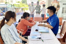 Proponen en Vietnam ofrecer ayuda financiera a trabajadores afectados por el COVID-19