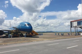 Aterriza en Vietnam primer vuelo con pasaporte de vacunación contra el COVID-19
