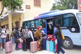 Tet feliz para centenares de personas que cumplen cuarentena preventiva contra COVID-19 