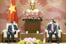 Recibe presidente del Parlamento de Vietnam a embajador de Laos 