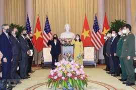 Vicepresidenta de Vietnam recibe a su homóloga estadounidense Kamala Harris