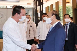 Presidente vietnamita visita el Centro de Ingeniería Genética y Biotecnología en Cuba