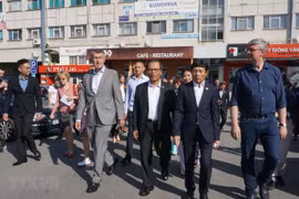 Destaca primer ministro checo papel de comunidad vietnamita en su país